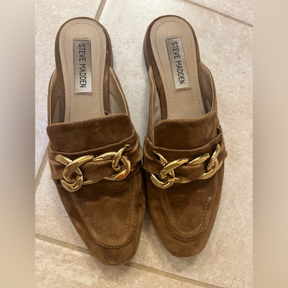 Steve Madden Gold Chain Mules. Brown Suede. Size 6